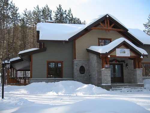 B&B Au Petit Marigot Mont-Tremblant Bagian luar foto
