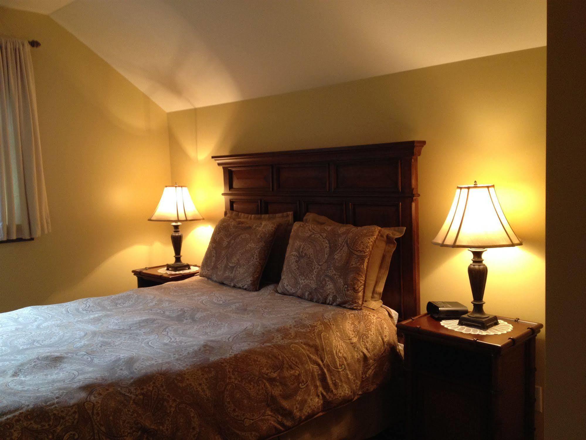 B&B Au Petit Marigot Mont-Tremblant Bagian luar foto