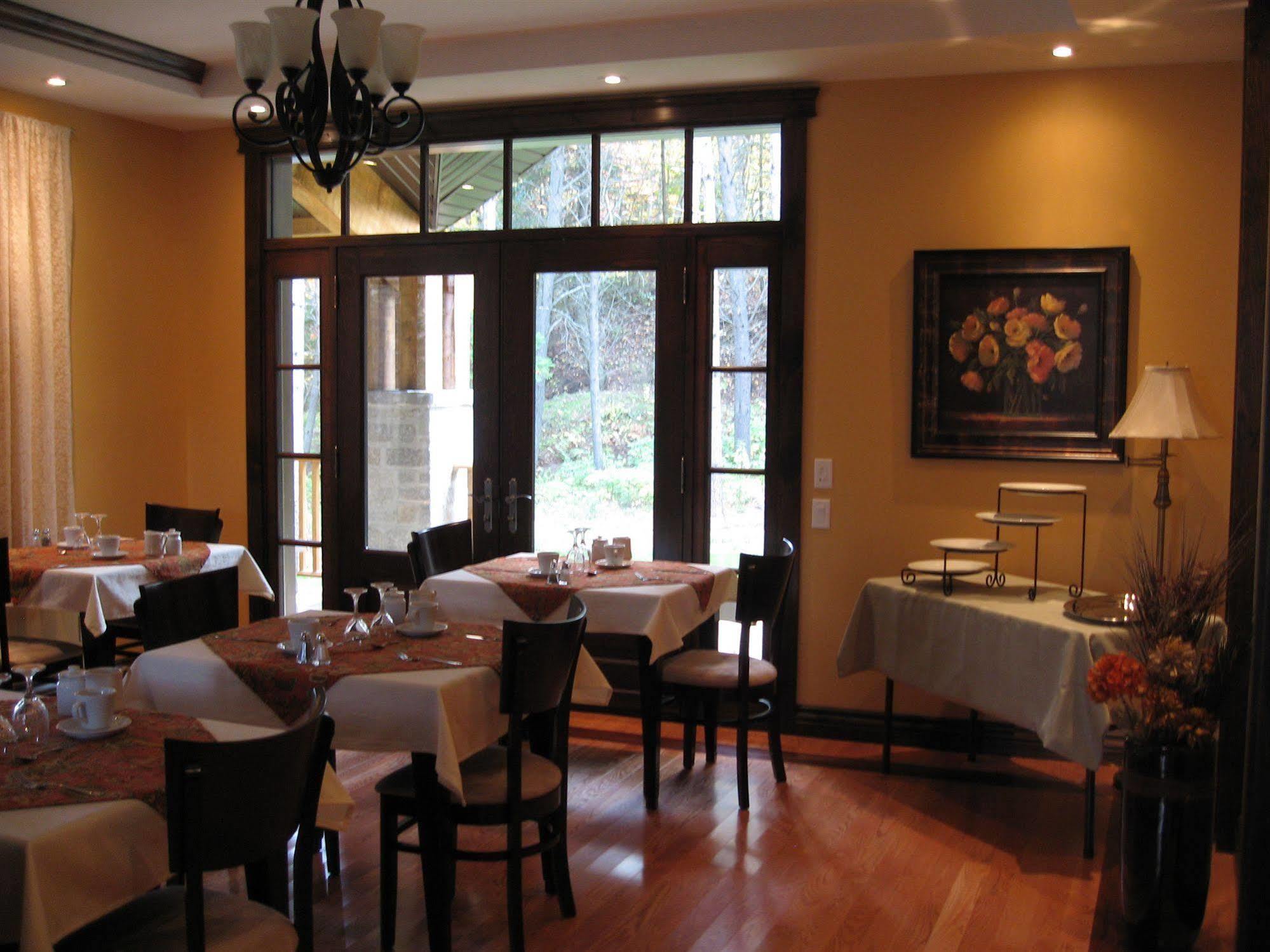 B&B Au Petit Marigot Mont-Tremblant Bagian luar foto