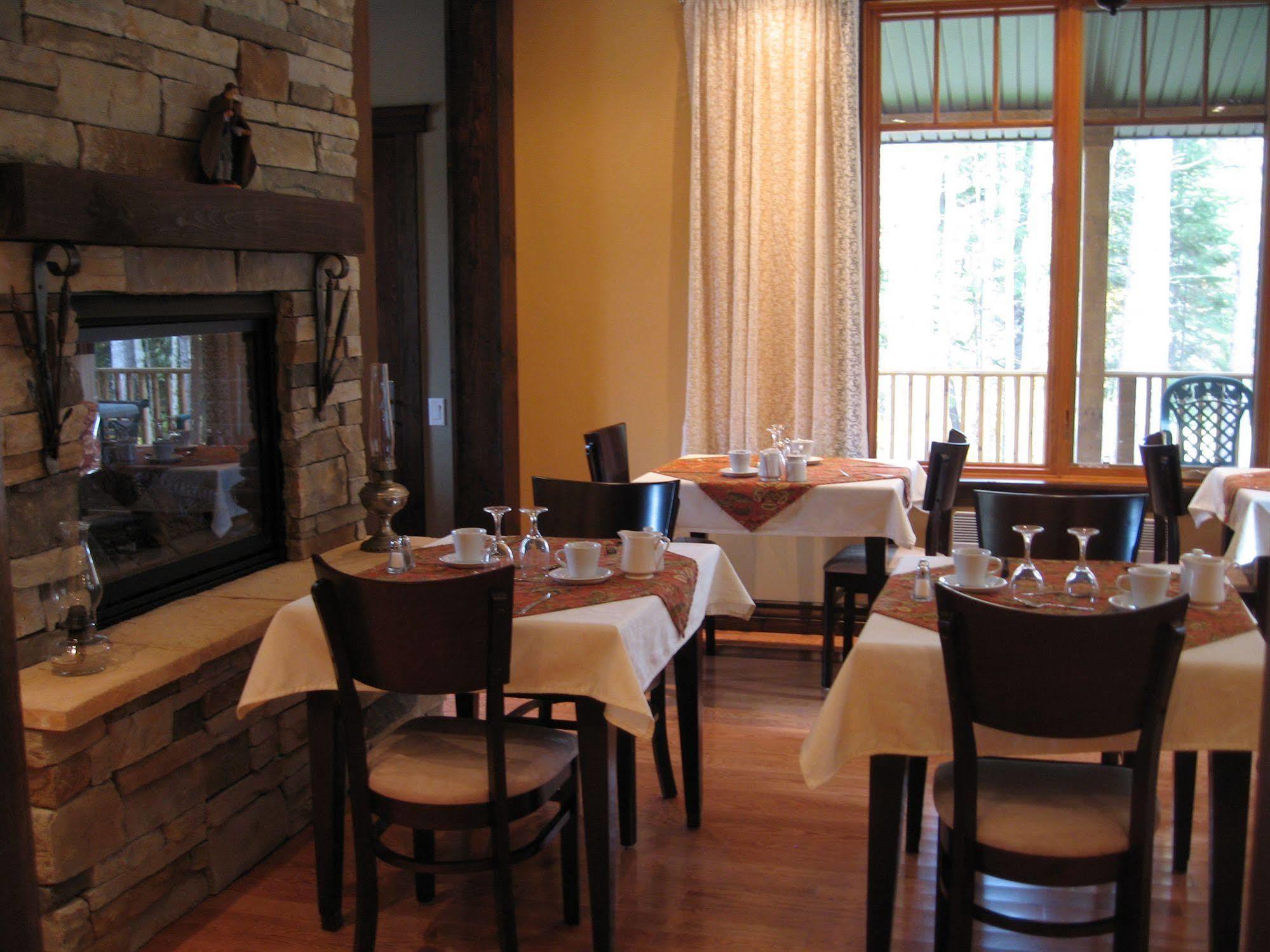 B&B Au Petit Marigot Mont-Tremblant Bagian luar foto