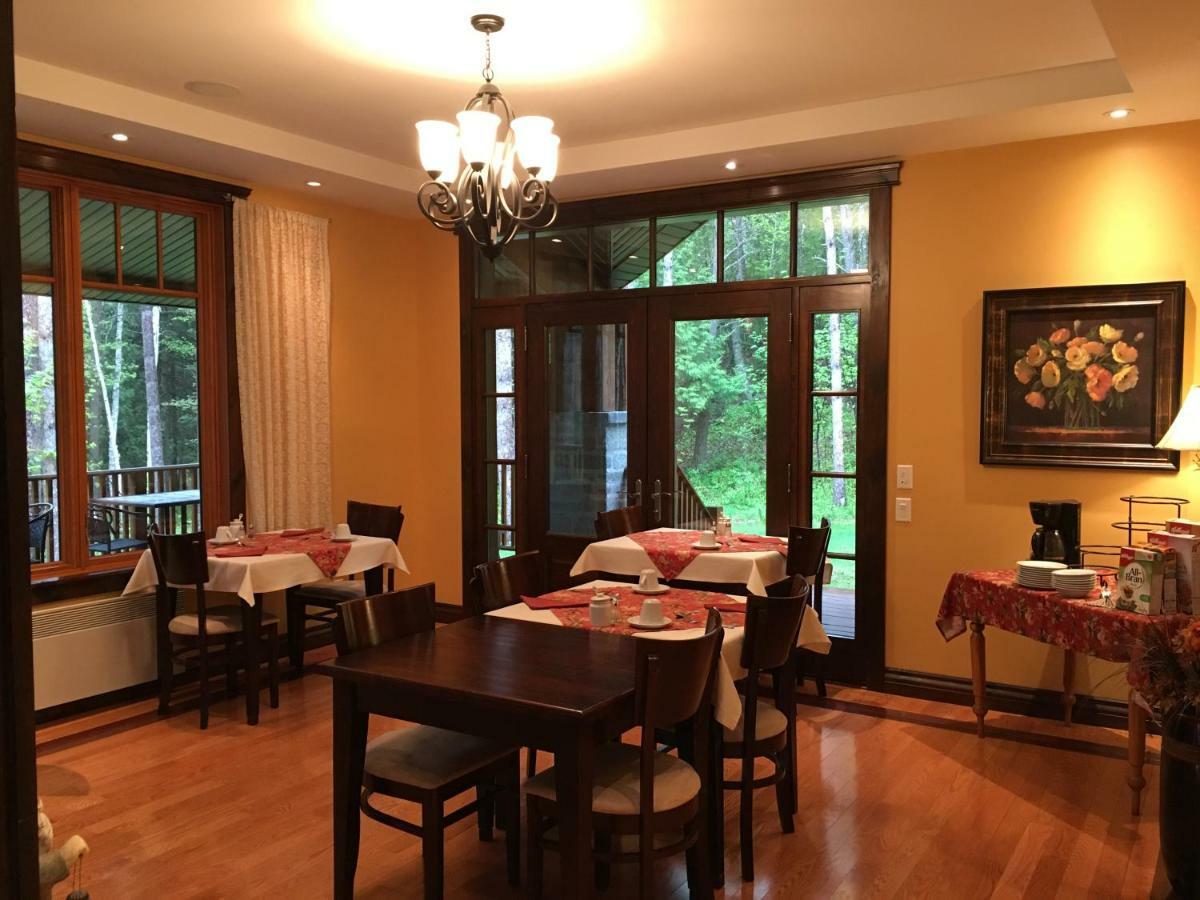 B&B Au Petit Marigot Mont-Tremblant Bagian luar foto