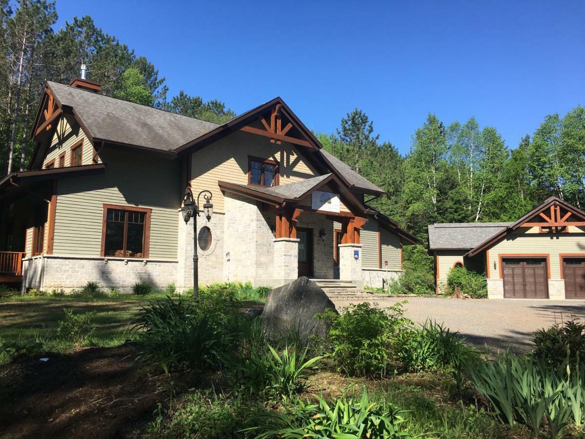B&B Au Petit Marigot Mont-Tremblant Bagian luar foto